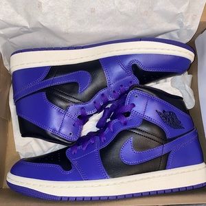 WMNS AIR JORDAN 1 MID
